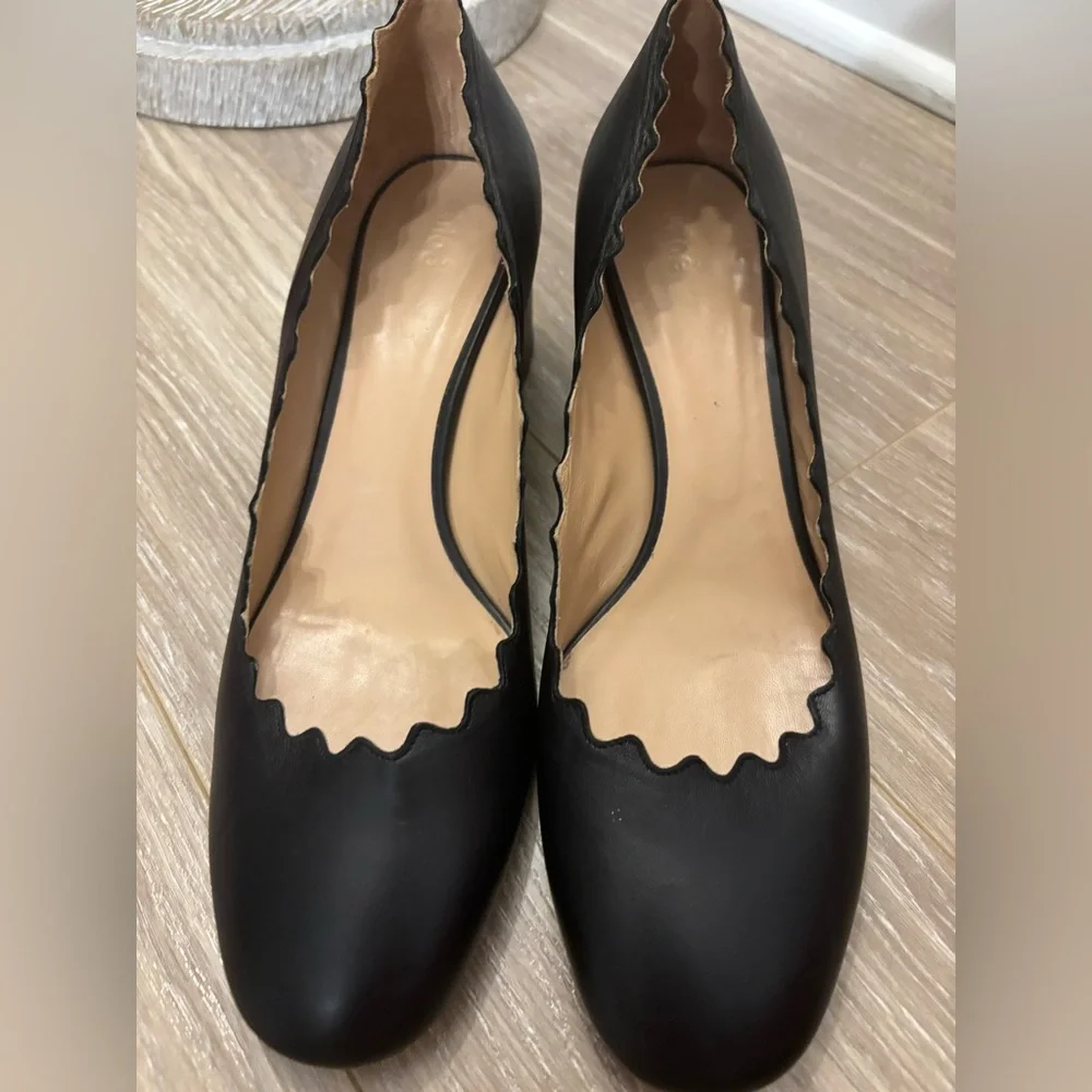 Chloe Scalloped Women's heels - Picture 2 of 9